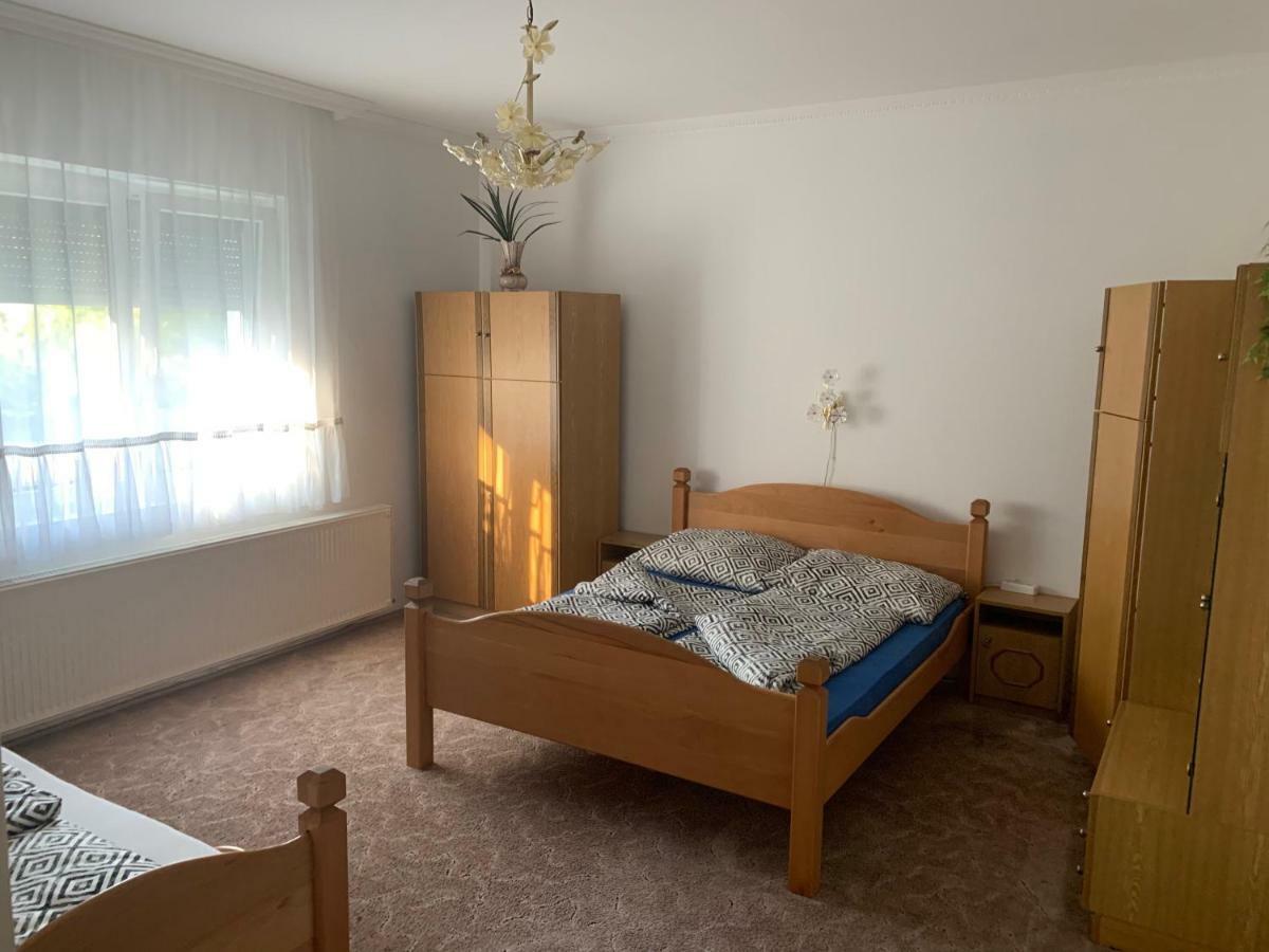 Appartement Viktor Apartmanhaz à Zamárdi Extérieur photo